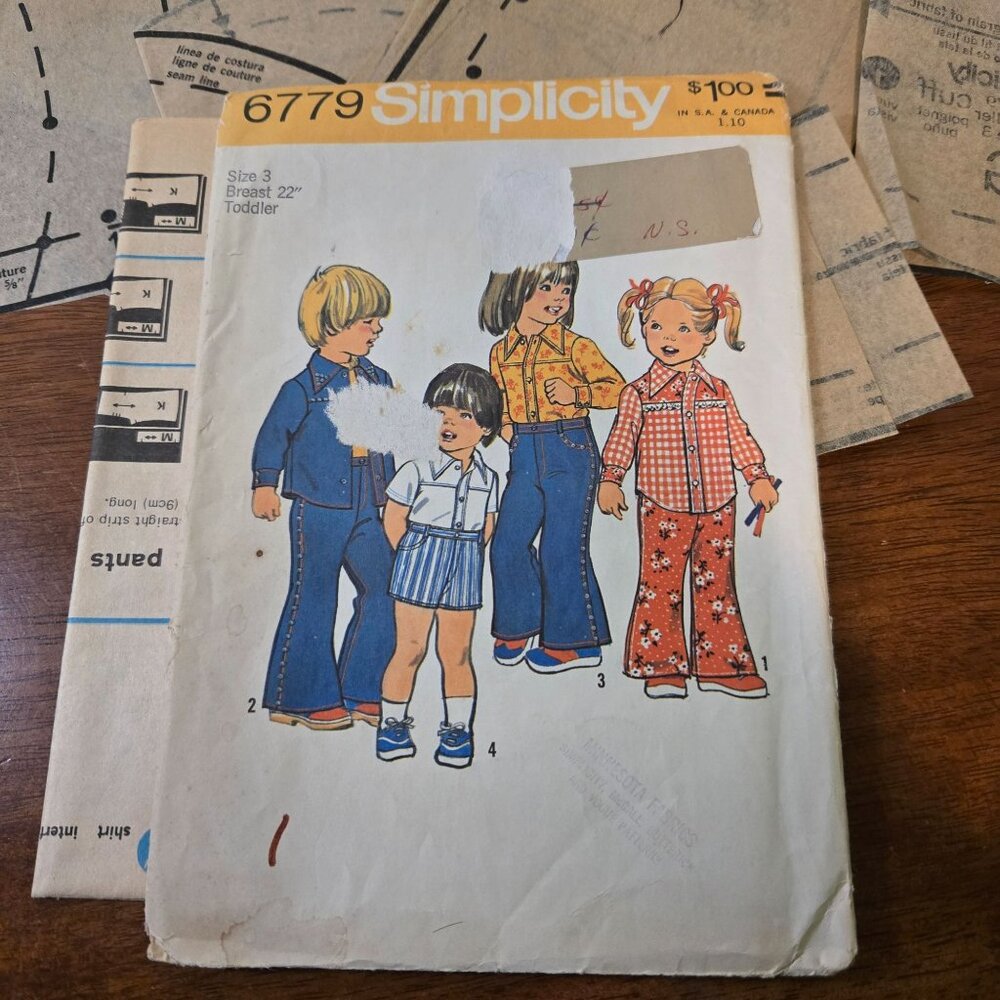 Simplicity 6779 Vintage Sewing Pattern70s Toddler's Bell-Bottoms, Shorts & Shirt